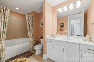 4625 Piedmont Row Dr, Charlotte, NC 28210 - Photo 14
