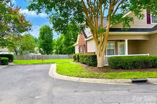 8946 Meadowmont View Dr, Charlotte, NC 28269 - Photo 2