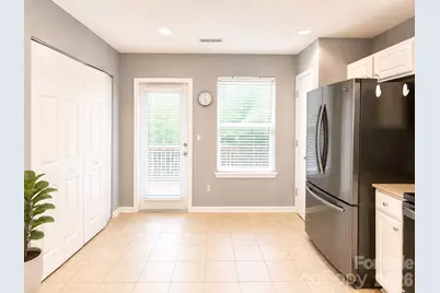 8946 Meadowmont View Drive, Charlotte, NC 28269 - Photo 14