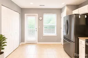 8946 Meadowmont View Dr, Charlotte, NC 28269 - Photo 14
