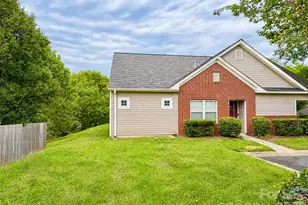 8946 Meadowmont View Dr, Charlotte, NC 28269 - Photo 4