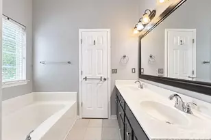 8946 Meadowmont View Dr, Charlotte, NC 28269 - Photo 18