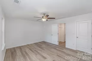 2025 Bishop Madison Ln, Charlotte, NC 28216 - Photo 18