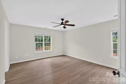 8100 Laurel Run Drive, Charlotte, NC 28269 - Photo 22