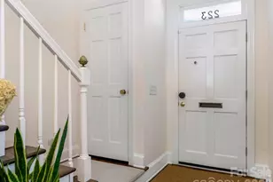 223 Perrin Pl, Charlotte, NC 28207 - Photo 4