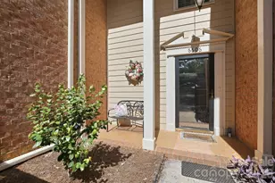 6606 Bunker Hill Cir, Charlotte, NC 28210 - Photo 2