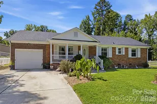 5218 Dolphin Ln, Charlotte, NC 28215 - Photo 4