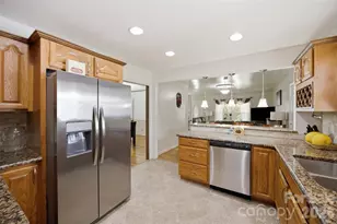 5218 Dolphin Ln, Charlotte, NC 28215 - Photo 10