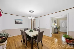 5218 Dolphin Ln, Charlotte, NC 28215 - Photo 16