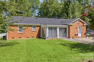 5218 Dolphin Ln, Charlotte, NC 28215 - Photo 34