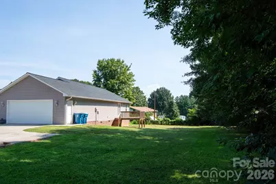 2422 23rd Street Drive NE, Hickory, NC 28601 - Photo 4