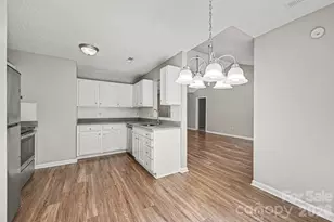 302 Touch Me not Ln, Charlotte, NC 28216 - Photo 8