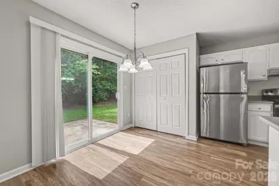 302 Touch Me Not Lane, Charlotte, NC 28216 - Photo 6