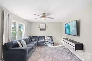 624 Dundeen Dr, Gastonia, NC 28052 - Photo 2