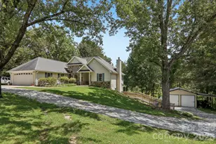 1414 Kanuga Rd, Hendersonville, NC 28739 - Photo 2