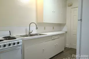 523 Willoughby St, Charlotte, NC 28207 - Photo 2