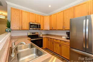 15583 Stronvar House Ln, Charlotte, NC 28277 - Photo 12