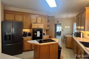 150 Holly Springs Rd, Hendersonville, NC 28729 - Photo 10