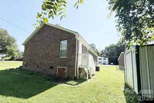 527 E Carpenter St, Dallas, NC 28034 - Photo 6