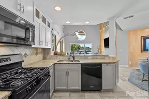 17925 Kings Point Dr, Cornelius, NC 28031 - Photo 12