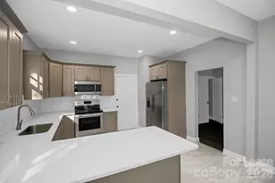 701 S York St, Gastonia, NC 28052 - Photo 6