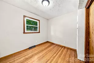 708 Loop Rd, Hendersonville, NC 28792 - Photo 14