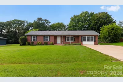 2504 Ashford Drive, Newton, NC 28658 - Photo 4