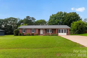 2504 Ashford Dr, Newton, NC 28658 - Photo 4
