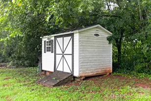 2504 Ashford Dr, Newton, NC 28658 - Photo 24