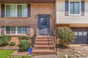 6204 Turtle Neck Ln, Charlotte, NC 28227 - Photo 2