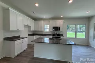 517 W Front St, Statesville, NC 28677 - Photo 4