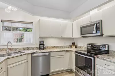 651 E Park Place, Hendersonville, NC 28791 - Photo 14