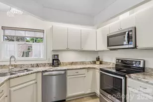 651 E Park Pl, Hendersonville, NC 28791 - Photo 14