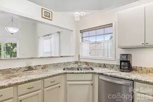 651 E Park Pl, Hendersonville, NC 28791 - Photo 12