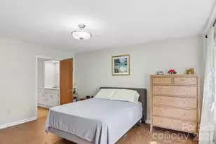651 E Park Pl, Hendersonville, NC 28791 - Photo 18
