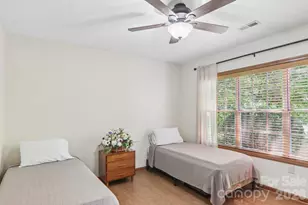 651 E Park Pl, Hendersonville, NC 28791 - Photo 28