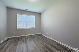 9927 Jeanette Cir, Charlotte, NC 28213 - Photo 10