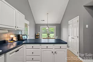 1320 Watts Dr, Charlotte, NC 28216 - Photo 8