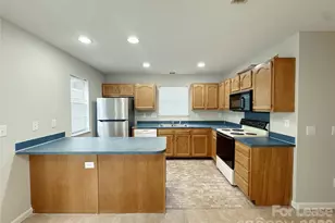 5745 Prescott Ct, Charlotte, NC 28269 - Photo 2