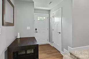 3037 Beeler Ln, Charlotte, NC 28208 - Photo 2