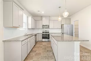 9517 Harvard Oak Ct, Charlotte, NC 28269 - Photo 10