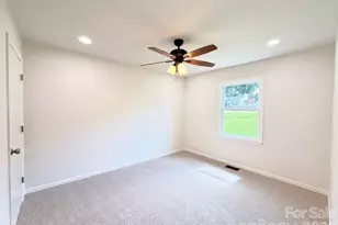 8332 Clear Meadow Ln, Charlotte, NC 28227 - Photo 10