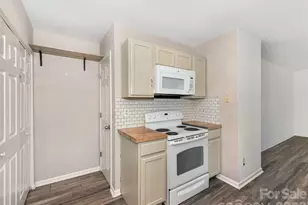 2710 Blackberry Ridge Ln, Charlotte, NC 28208 - Photo 10