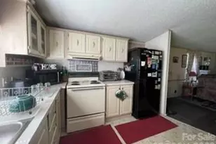 1098 Macedonia Rd, Gaffney, SC 29341 - Photo 8