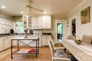 520 Esseola St, Saluda, NC 28773 - Photo 8