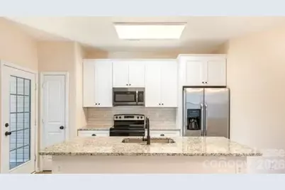 9036 Bradstreet Commons Way, Charlotte, NC 28215 - Photo 2