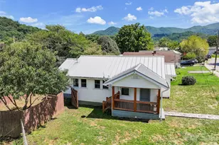 417 Riverbend St, Waynesville, NC 28786 - Photo 2