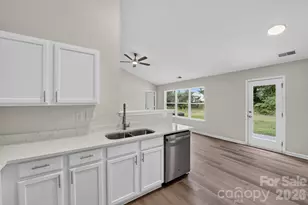 6923 Sunman Rd, Charlotte, NC 28216 - Photo 6