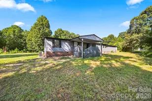 2947 S Nc 16 Hwy, Newton, NC 28658 - Photo 2
