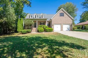 142 Fairway Dr, Mooresville, NC 28117 - Photo 2